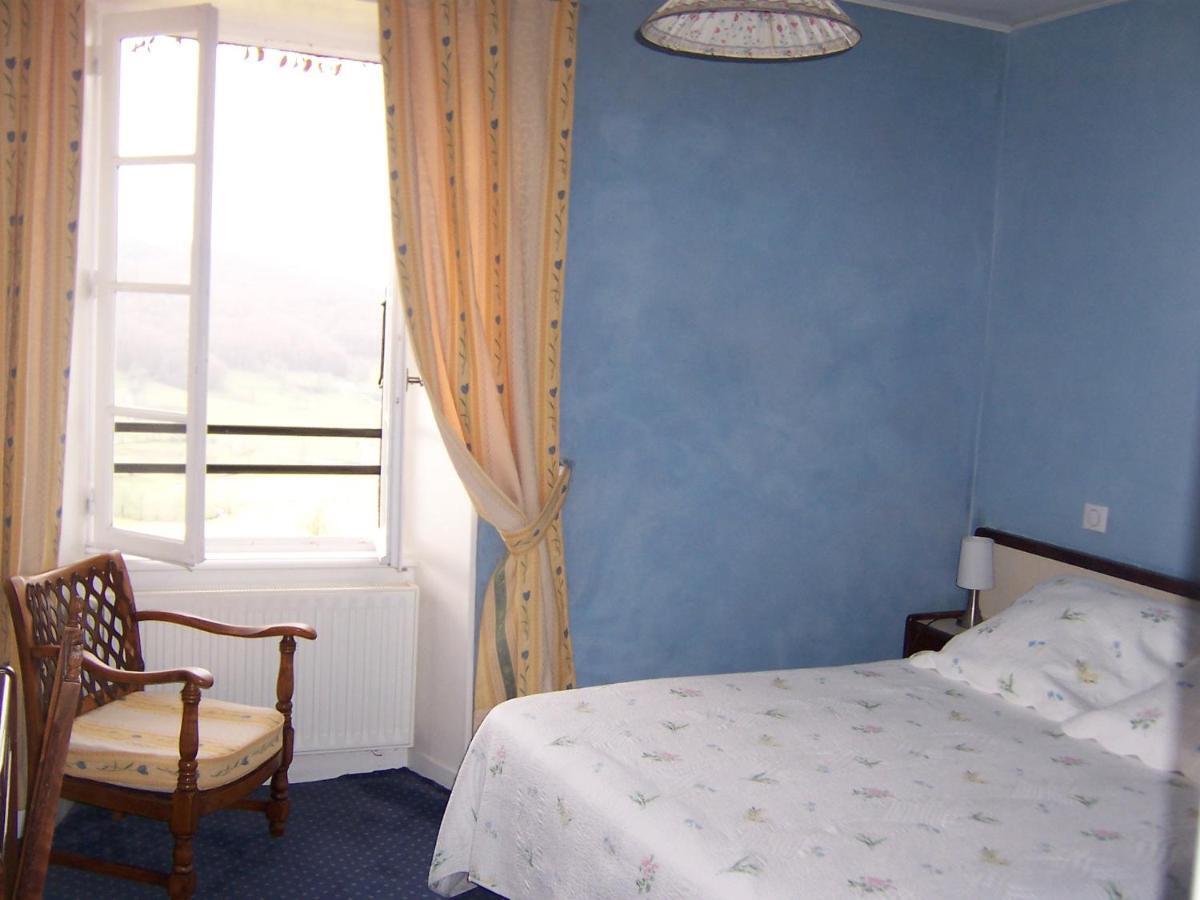 Auberge Hotel De Tournemire - Cantal Ruang foto